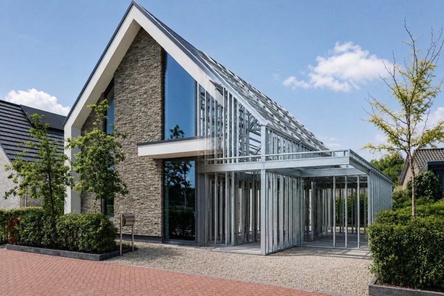hier ziet u hoe een staalframebouw constructie in kubistische woning wordt verwerkt