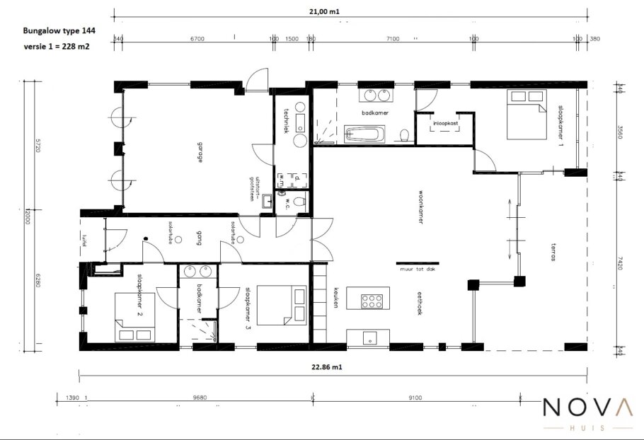 plattegronden en indelingen ontwerp Moderne gelijkvloerse woning A-144 met leefkeuken, grote glaspartijen en inpandige garage